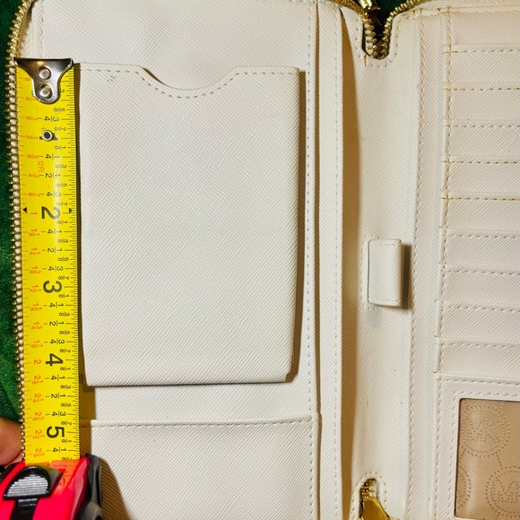 *RARE* Michael Kors Beige Monogram Wristlet Large Phone Clutch - Picture 13 of 14